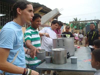 volunteers give out food in Ecuador