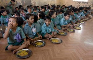 children eat sitting on the floor
