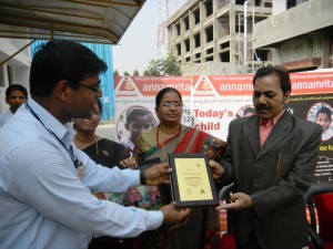 Commisioner-bhapkar-being-felicited--300x225