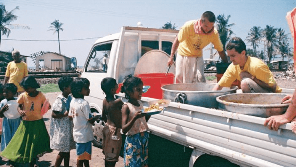 Serving food in remote area using FFL van